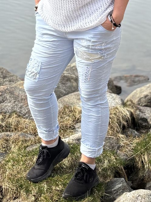 Hovedbilde Comfy bukse lys blå m/kult print