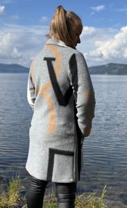 Hovedbilde K&aring;pe kort gr&aring;/brun med kult print