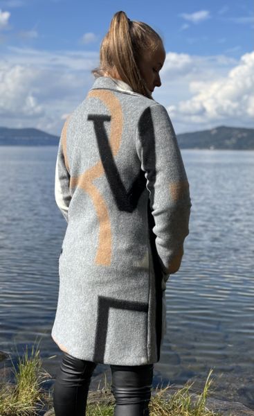 K&aring;pe kort gr&aring;/brun med kult print